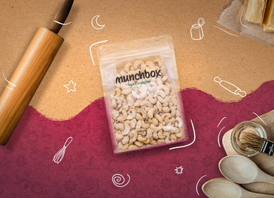 A bag of 500g of cashew nuts by Munchbox UAE